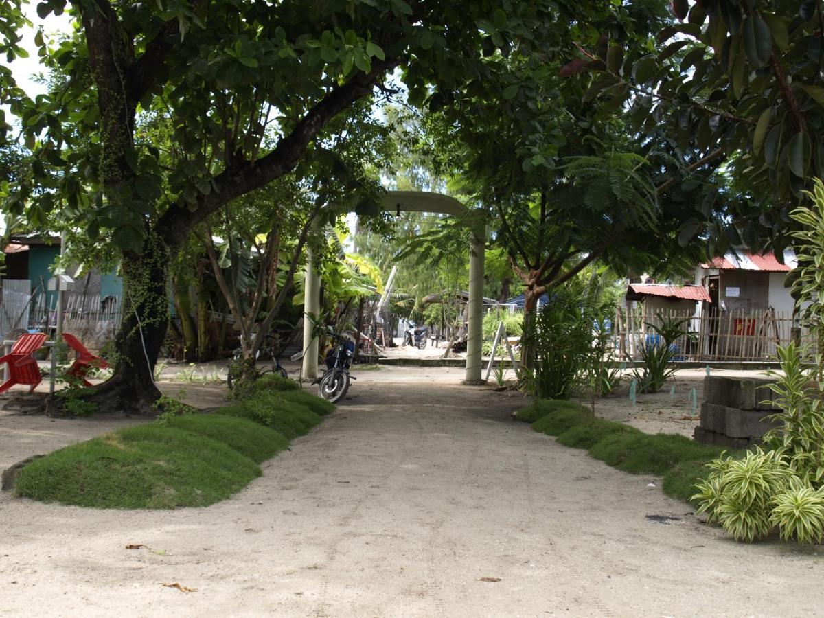 The Shark'S Tail Dive Resort Malapascua Buitenkant foto