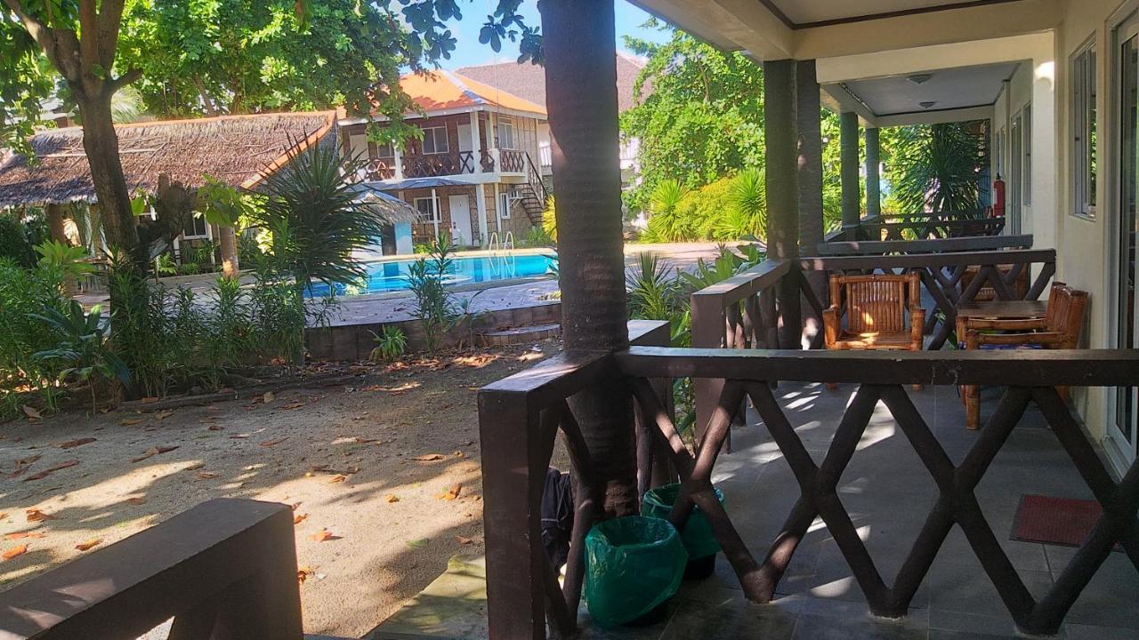 The Shark'S Tail Dive Resort Malapascua Buitenkant foto