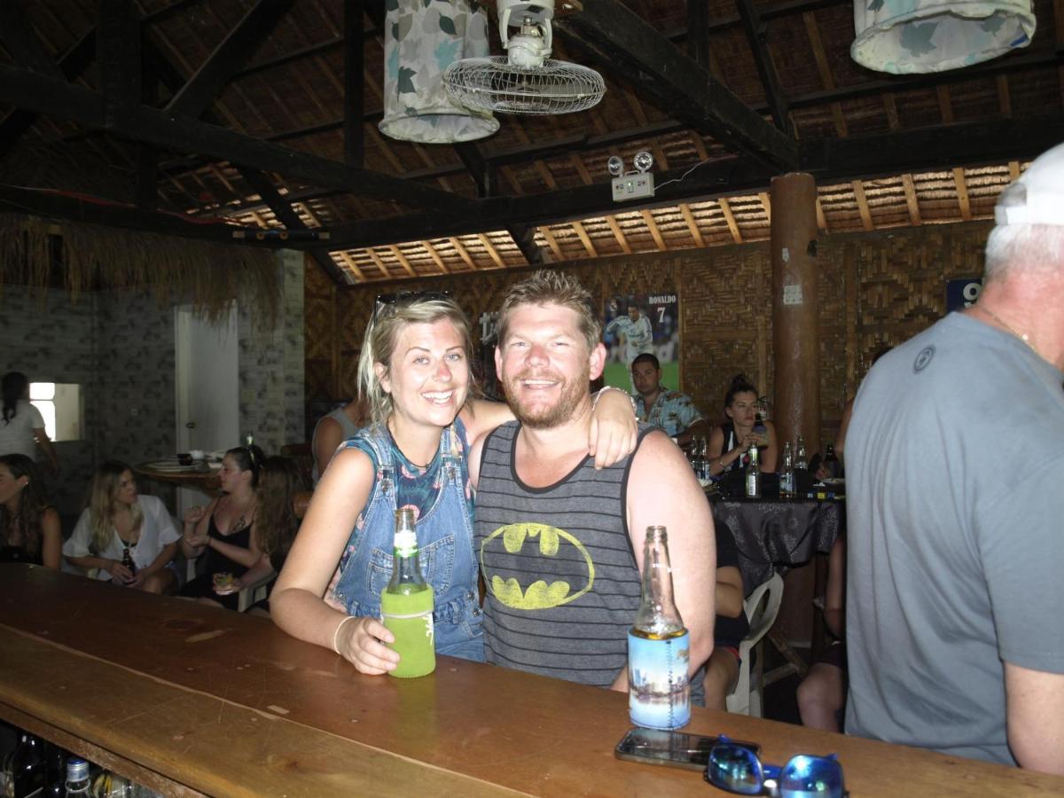 The Shark'S Tail Dive Resort Malapascua Buitenkant foto