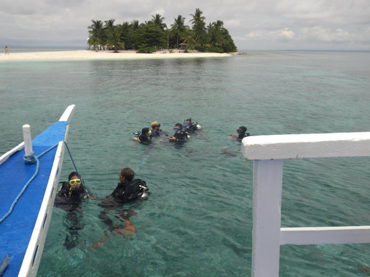 The Shark'S Tail Dive Resort Malapascua Buitenkant foto