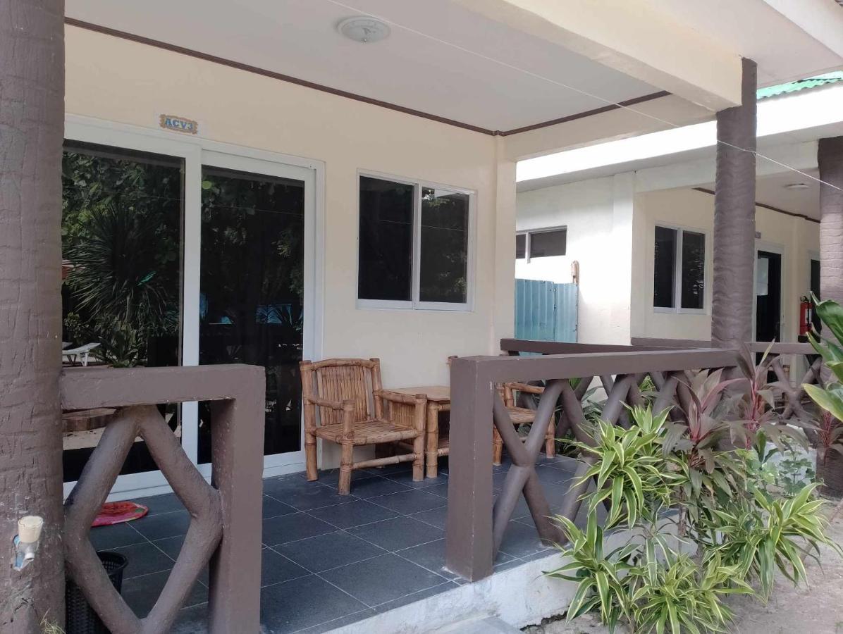 The Shark'S Tail Dive Resort Malapascua Buitenkant foto