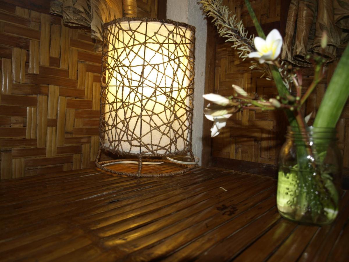 The Shark'S Tail Dive Resort Malapascua Buitenkant foto